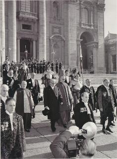 Il Presidente Gronchi lascia il Vaticano dopo la visita ufficiale a Sau Santità Papa Pio XII