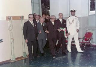 Visita ufficiale del Presidente Leone nella provincia di Vercelli, per il conferimento della Medaglia d'Oro al Valor Militare alla Valle Valsesia per attività partigiana (Sagliano Micca - visita all'Istituto "Domus Laetitiae")