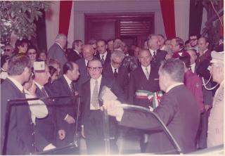 Visita ufficiale del Presidente Leone nella provincia di Vercelli, per il conferimento della Medaglia d'Oro al Valor Militare alla Valle Valsesia per attività partigiana (Sagliano Micca - visita all'Istituto "Domus Laetitiae")