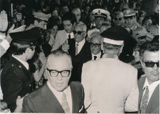Visita ufficiale del Presidente Leone nella provincia di Vercelli, per il conferimento della Medaglia d'Oro al Valor Militare alla Valle Valsesia per attività partigiana (Sagliano Micca - visita all'Istituto "Domus Laetitiae")