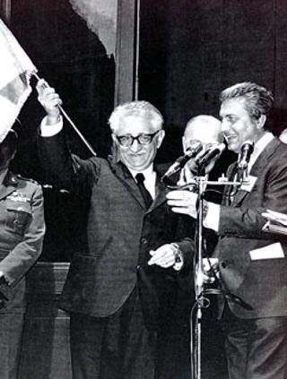 Il Presidente della Repubblica Giovanni Leone, dal Quirinale, dà il via alla 11° tappa del Giro d'Italia