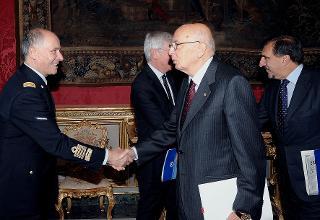 Il Presidente Giorgio Napolitano con il Ministro della Difesa La Russa ed il Capo di Stato Maggiore della Difesa Camporini alla riunione del Consiglio supremo di difesa