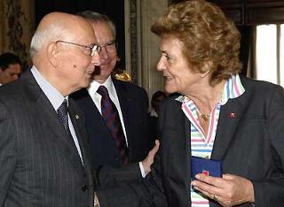 Il Presidente Giorgio Napolitano con la Signora Lora, vedova di Luciano Lama, in occasione del centenario di fondazione della Confederazione.