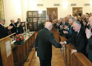 Il Presidente Napolitano saluta il Presidente Casavola in occasione del convegno organizzato dall'Accademia Pontaniana per ricordare Renato Cacioppoli