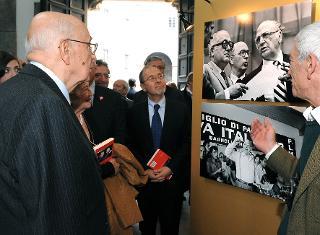 Il Presidente della Repubblica Giorgio Napolitano visita la Mostra fotografica &quot;La Napoli di Maurizio&quot; a Castel Nuovo