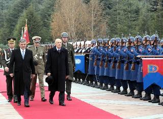 Il Presidente Giorgio Napolitano con il Presidente della Repubblica di Turchia Abdullah Gul riceve gli onori militari durante la cerimonia di benvenuto