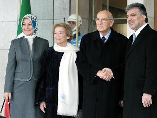 I Presidenti della Repubblica Italiana Giorgio Napolitano e della Repubblica di Turchia Abdullah Gul con le rispettive Signore a Palazzo Presidenziale