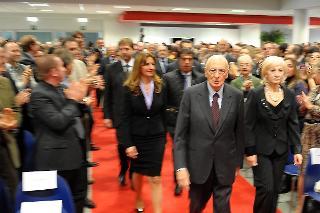 Il Presidente Giorgio Napolitano accolto dai dipendenti dell'Azienda Salex Sistemi Integrati