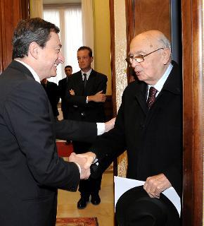 Il Governatore della Banca d'Italia Mario Draghi accoglie il Presidente Giorgio Napolitano all'arrivo a Palazzo Koch, in occasione del Convegno &quot;Il Mezzogiorno e la politica economica dell'Italia&quot;