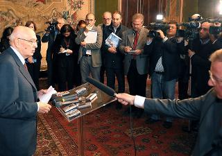 Il Presidente Giorgio Napolitano nel corso della dichiarazione ai giornalisti