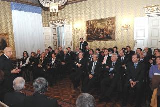 Il Presidente Giorgio Napolitano durante il suo incontro in Prefettura con i rappresentanti delle associazioni delle vittime del terrorismo