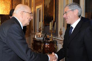 Il Presidente Giorgio Napolitano con il Prof. Giovanni Pitruzzella, Presidente della Commissione di Garanzia dell'attuazione della legge sullo sciopero nei servizi pubblici essenziali