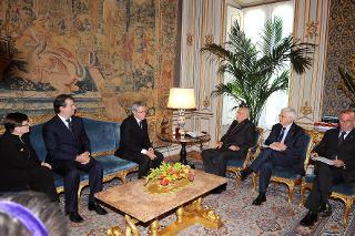 Il Presidente Giorgio Napolitano con i commissari della Commissione di Garanzia dell'attuazione della legge sullo sciopero nei servizi pubblici essenziali durante i colloqui al Quirinale