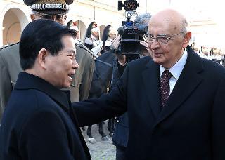 Il Presidente Giorgio Napolitano saluta il Presidente della Repubblica Socialista del Vietnam Nguyen Minh Triet a conclusione della visita di Stato