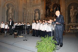 Il Presidente Giorgio Napolitano al termine del Concerto dei Wiener Saenger Knaben, nella Cappella Paolina del Quirinale, rivolge il suo saluto ai presenti