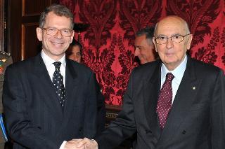 Il Presidente Giorgio Napolitano con Bernardino Regazzoni, nuovo Ambasciatore della Confederazione Svizzera, in occasione della presentazione delle Lettere Credenziali