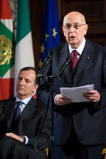 Il Presidente Giorgio Napolitano, con a fianco il Ministro degli Esteri Franco Frattini, rivolge il suo indirizzo di saluto in occasione della presentazione degli auguri da parte del Corpo Diplomatico
