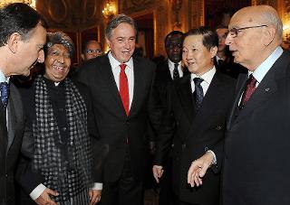 Il Presidente Giorgio Napolitano con il Ministro degli Affari Esteri Franco Frattini e gli Ambasciatori di India, Stati Uniti e Cina al termine dell'incontro per gli auguri di Natale e Capodanno da parte del Corpo Diplomatico