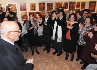 Il Presidente Giorgio Napolitano si intrattiene con alcuni ospiti della Comunità di Sant'Egidio