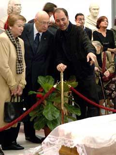 Il Presidente Giorgio Napolitano con la moglie Clio, alla Camera ardente del Maestro Gillo Pontecorvo, allestita nella Sala Protomoteca in Campidogio