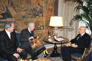 Il Presidente Giorgio Napolitano con Fulco Pratesi e Stefano Leoni durante l'incontro con una delegazione del WWF Italia