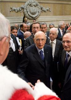 Il Presidente Giorgio Napolitano con a fianco il Presidente del Senato Renato Schifani, saluta il Primo Presidente della Corte di cassazione Vincenzo Carbone, al termine della cerimonia d'inaugurazione dell'Anno Giudiziario