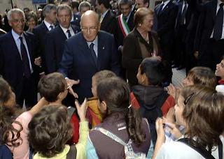 Il Presidente Giorgio Napolitano con la moglie Clio, all'uscita dal Museo Egizio.
