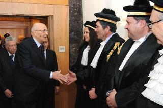 Il Presidente Giorgio Napolitano saluta i componenti il Collegio delle Sezioni riunite della Corte dei conti, in occasione dell'inaugurazione dell'Anno Giudiziario 2010