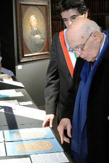 Il Presidente Giorgio Napolitano con il Sindaco Daniele Manca visita la Biblioteca comunale di Imola che custodisce il carteggio privato di Andrea Costa.