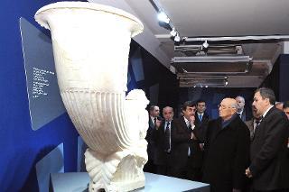 Il Presidente Giorgio Napolitano durante la visita alla Mostra &quot;L'Età della conquista. Il fascino dell'arte greca a Roma&quot;