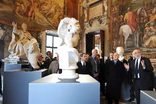 Il Presidente Giorgio Napolitano nel corso della visita alla Mostra &quot;L'Età della conquista. Il fascino dell'arte greca a Roma&quot;