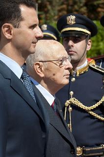 Il Presidente Giorgio Napolitano e il Presidente della Repubblica Araba Siriana Bashar al-Assad passano in rassegna il picchetto d'onore schierato al Palazzo Presidenziale