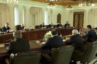 Il Presidente Giorgio Napolitano con il Ministro degli Esteri Franco Frattini nel corso dei colloqui con il Presidente della Repubblica Araba Siriana Bashar al-Assad e le rispettive delegazioni