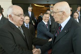 Il Presidente Giorgio Napolitano al suo arrivo al Palazzo del Governo saluta il Primo Ministro della Repubblica Araba Siriana Naji al-Otri