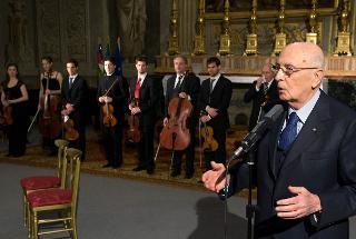 Il Presidente Giorgio Napolitano rivolge il suo indirizzo di saluto al termine del Concerto eseguito dai Solisti dell'Orchestra Mozart