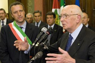 Il Presidente Giorgio Napolitano con il Sindaco di Verona Flavio Tosi, nel corso dell'incontro con i rappresentanti della Giunta e del Consiglio Comunale