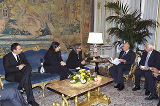 Il Presidente Giorgio Napolitano durante i colloqui con l'On. Maria Lagana' Fortugno ed i figli Giuseppe ed Anna. Nella foto a destra il Segretario generale del Quirinale Donato Marra