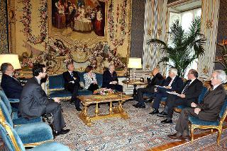 Il Presidente Giorgio Napolitano con Antonio Martone, Presidente della Commissione per la Valutazione, la Trasparenza e l'Integrità delle Amministrazioni Pubbliche, ed i componenti della Commissione durante i colloqui