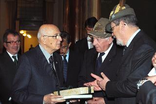 Il Presidente della Repubblica Giorgio Napolitano riceve il &quot;Libro Verde della Solidarietà&quot; nel corso della cerimonia per il 65° anniversario della Liberazione