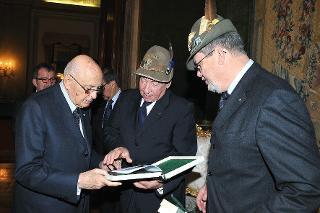 Il Presidente della Repubblica Giorgio Napolitano riceve il &quot;Libro Verde della Solidarietà &quot; dall' Associazione Nazionale Alpini nel corso della cerimonia del 65° anniversario della Liberazione