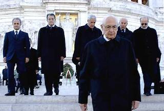 Il Presidente Giorgio Napolitano all'Altare della Patria, al termine della deposizione di una corona d'alloro sulla Tomba del Milite Ignoto per il Giorno dell'Unità Nazionale e Festa delle Forze Armate.