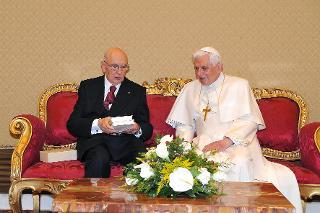 Il Presidente della Repubblica Giorgio Napolitano con il Santo Padre Benedetto XVI in occasione del concerto per il quinto anniversario di pontificato