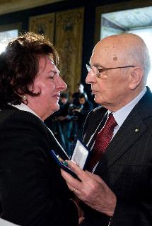 Il Presidente Giorgio Napolitano consegna la Medaglia d'Oro al &quot;Merito Civile&quot; alla memoria di Giuseppe Falletta, ritira l'onorificenza la mamma