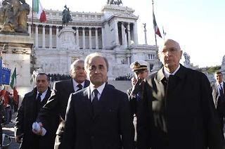 Il Presidente Giorgio Napolitano e il Ministro della Difesa Arturo Parisi all'Altare della Patria, in occasione della deposizione di una corona d'alloro per il Giorno dell'Unità Nazionale e Festa delle Forze Armate.