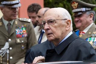 Il Presidente Giorgio Napolitano lascia l'Ippodromo Militare di Tor di Quinto al termine della celebrazione del 149° anniversario della costituzione dell'Esercito Italiano
