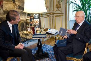 Il Presidente Giorgio Napolitano con il Ministro per le Politiche Comunitarie Andrea Ronchi, in occasione della presentazione della pubblicazione &quot;Un nuovo trattato per l'Europa: il Trattato di Lisbona&quot;