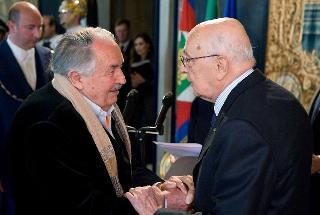 Il Presidente Giorgio Napolitano con Tonino Guerra, vincitore del David speciale alla carriera