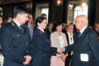 Il Presidente Giorgio Napolitano con Silvia e Federico Evangelista, in occasione della cerimonia del Giorno della Memoria dedicato alle vittime del terrorismo