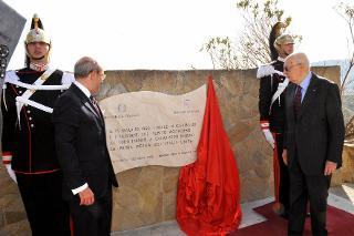 Il Presidente Giorgio Napolitano in occasione dello scoprimento di una targa commemorativa della spedizione dei Mille