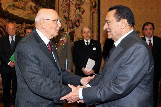 Il Presidente della Repubblica Giorgio Napolitano accoglie il Sig. Hosni Mubarak, Presidente della Repubblica Araba d'Egitto, al Quirinale